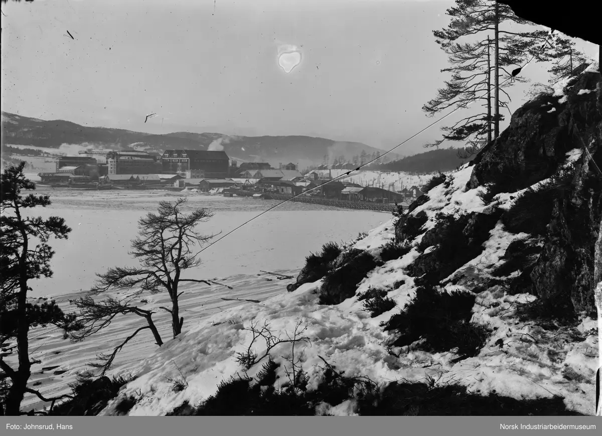 Fabrikkområdet Notodden sett fra Vestsiden.