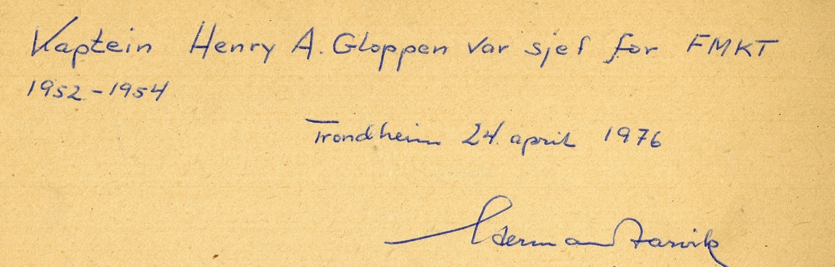 Frimurerlogen, november 1954.
Navn:
Bakre rekke fra v.: Nilsen, Lunde, Johansen, Talseth.
Midtre rekke fra v.: Aas,N. Skogstad, Dybvad, Lindstad, Stokke, Berg, Bye, Hellan, Høyem, Midtlien, S.Skogstad.
Første rekke fra v.: Almås, Hovde, E.Mostad, Aarvik, Rostad, L.Mostad, Skagen.
Foran: Henry A. Gloppen