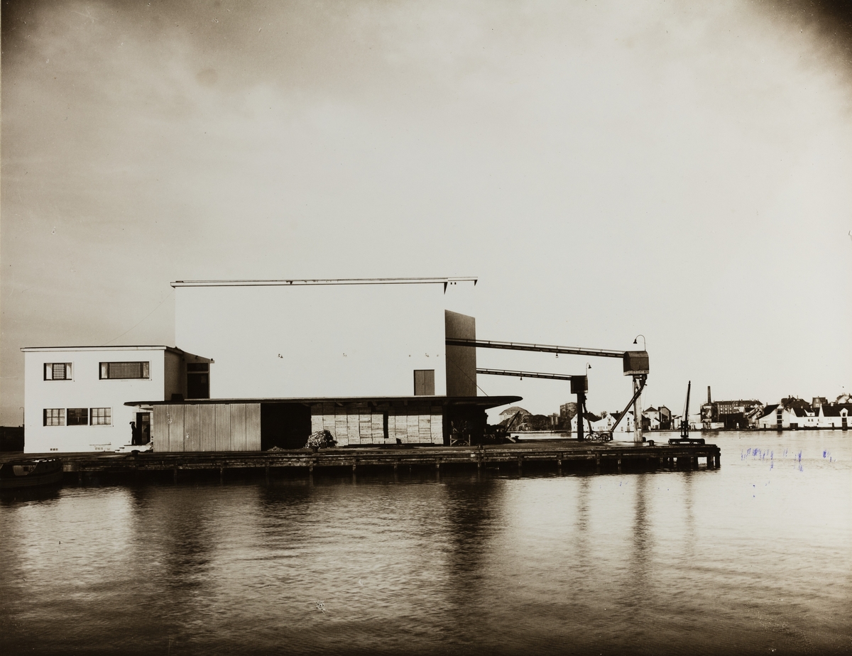 Risøen - Haugesunds Kjøleanlegg på Garpeskjær, sett fra syd 27/11 1940.