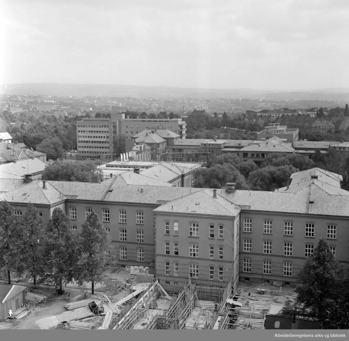 Ullevål Sykehus. Ombyggings og utvidelsesarbeider i gang. August 1963