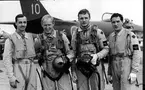 F6 Karlsborg. Flygdagen 1969. Uppvisningsgrupp. Från vänster: Andersson (Schyborger), Lundin, Gieryluck, Kristiansson. Albumet är en del av en donation från Karl-Axel Hansson, Karlsborg. Förteckning över hela donationen finns i albumet samt som Word-dokument.