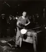 Gullaskrufs Glasbruk, Småland.
Fönsterglasblåsning i samband med filmning den 12 juni 1941.