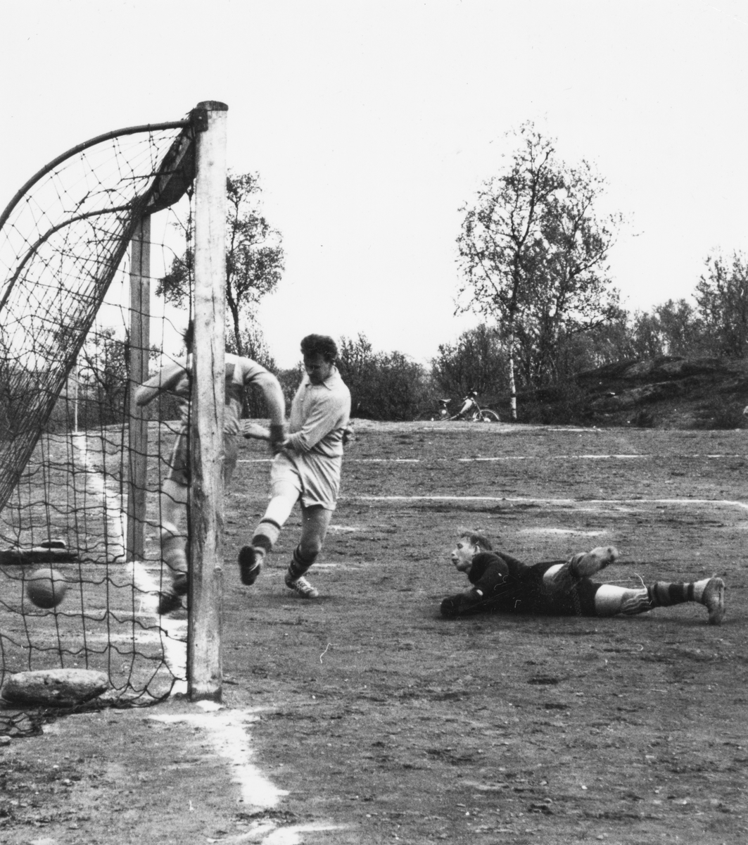 Scoring på Landsåsbanen.