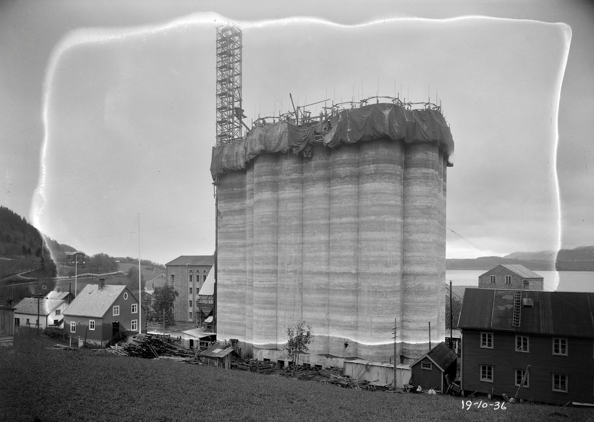 I. C. Piene & Søn i Buvika. Støping av ny kornsilo