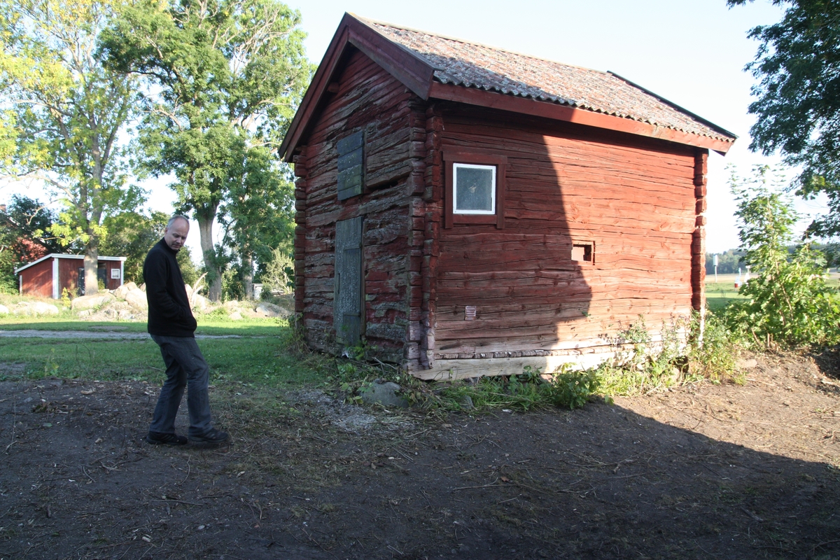 Timrad tiondebod vid Läbyvads hembygdsgård, Österby 9:4, Läby socken, Uppland 2014