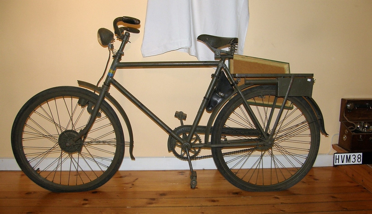 Militärcykel med lyse, dynamo och reparationsväska