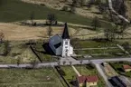 Flygfoto över Lemnhults kyrka i Vetlanda kommun.