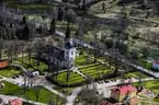 Flygfoto över Linderås kyrka i Tranås kommun.