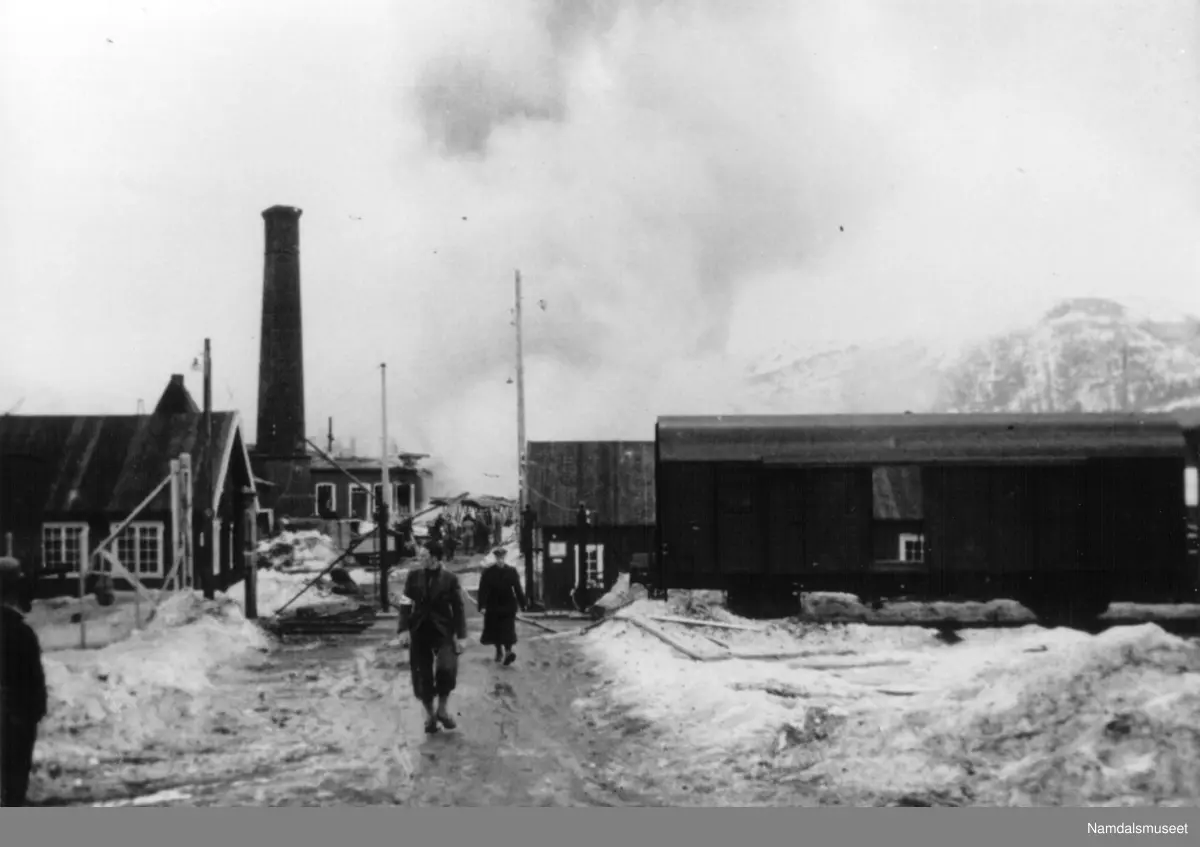 Namsos 20.04.1940. Det første bombenedslaget i Namsos -- på Van Severen-tomta.