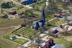 Flygfoto över Lommaryds kyrka i Aneby kommun.