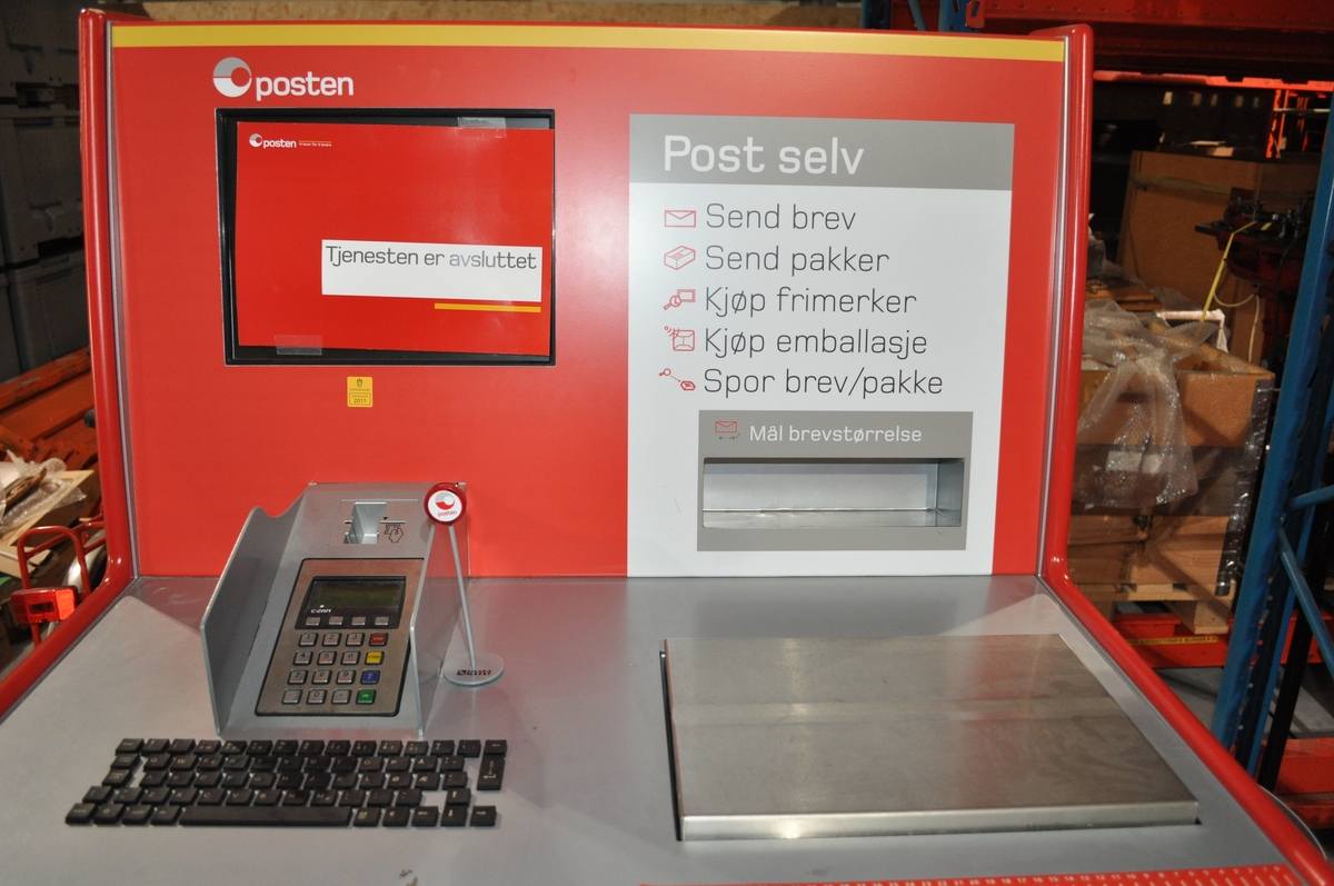 Selvbetjeningsautomat med funksjoner for innlevering/ekspedisjon av brev og pakker.