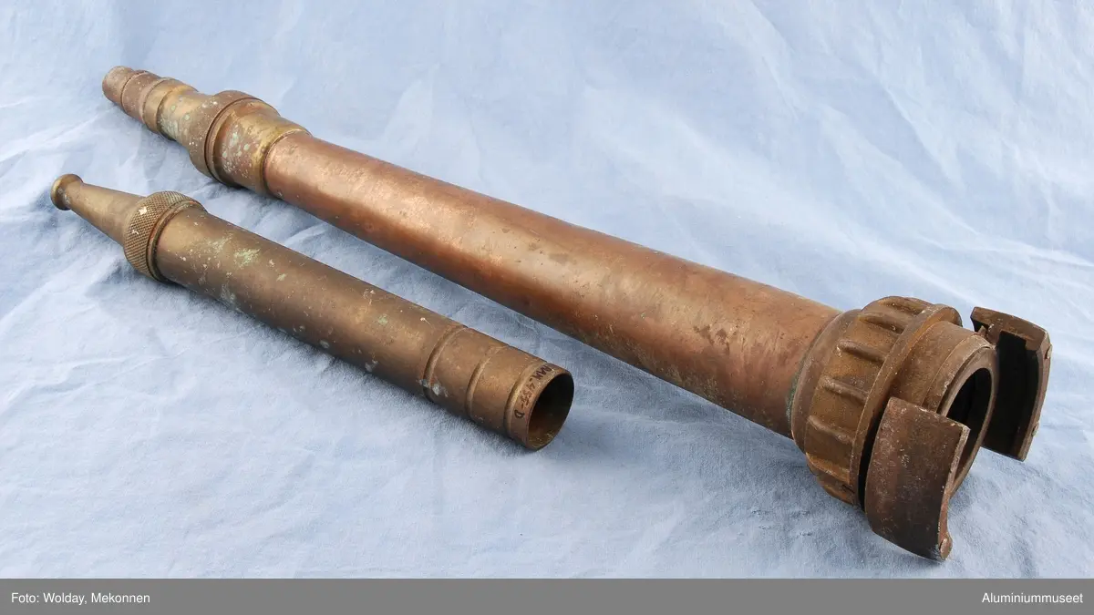 Delene i ette munnstykketfor brannslangs kan skrus i hverandre