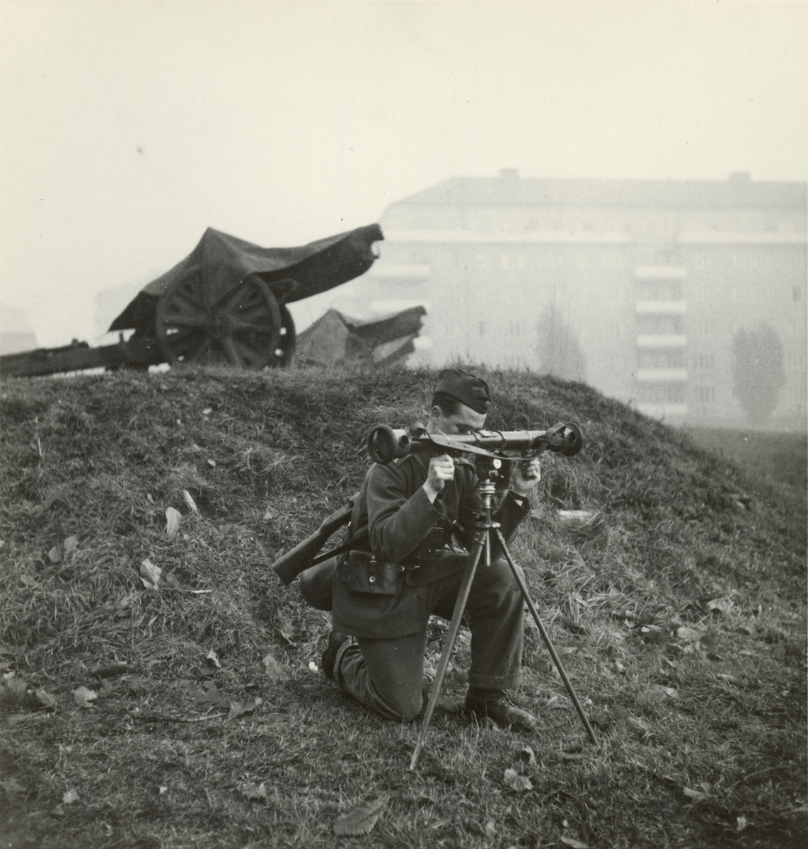 Avståndsmätare i arbete, Svea artilleriregemente A 1, våren 1947.