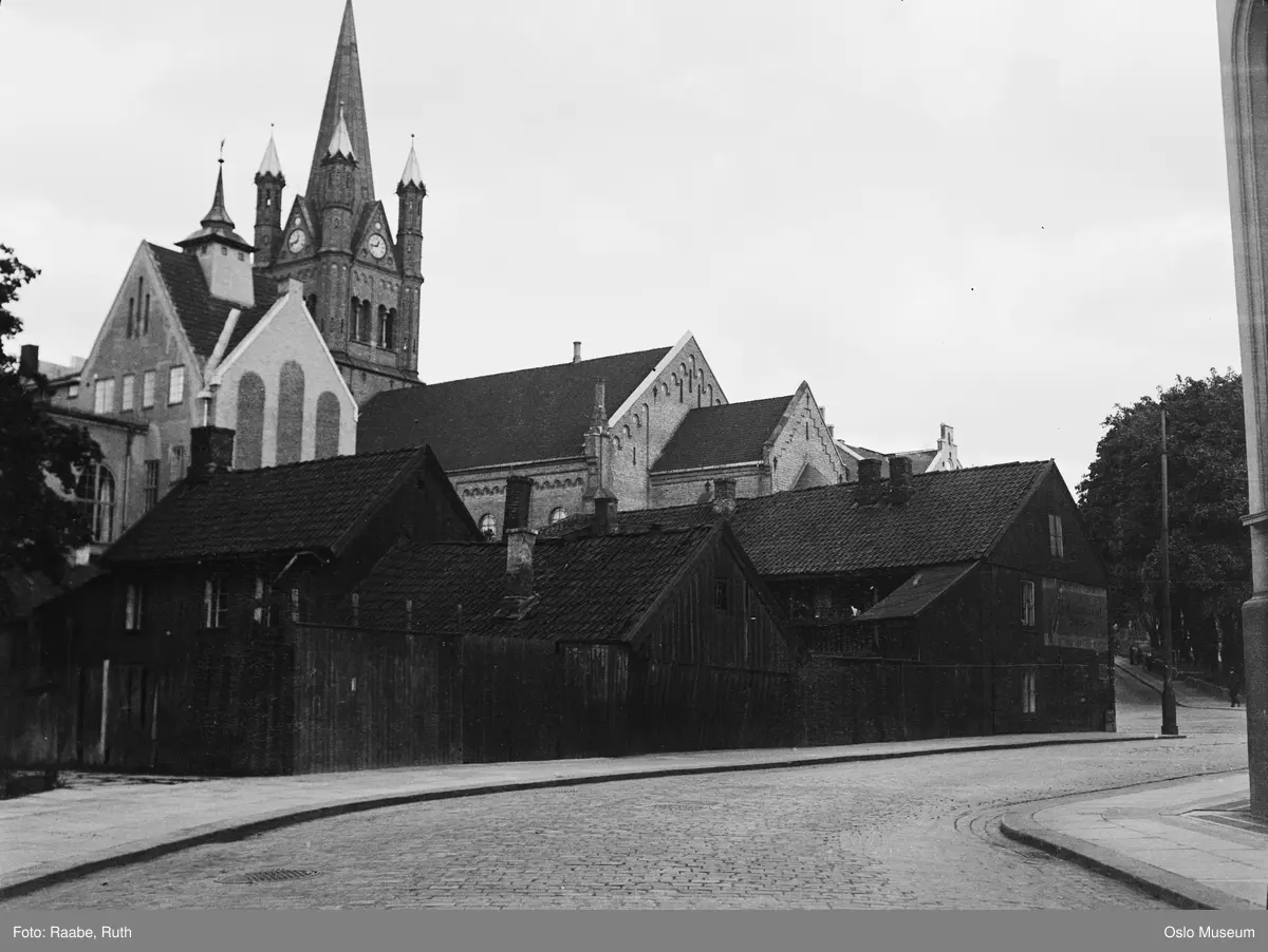 trehus, uthus, plankegjerde, port, Grønland menighetshus, Grønland kirke