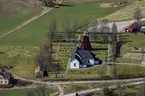 Flygfoto över Nävelsjö kyrka i Vetlanda kommun.