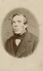 Porträtt av kopparslagare Per Andersson. Född i Valö församling kom han till Linköping från Stockholm 1836. Över åren drev han sin verkstad på ett flertal platser i staden. Hans sista kopparslageri låg på Apotekaregatan 17. Gift 1851 med Lovisa Kellgren.