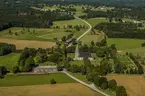 Flygfoto över Rydaholms kyrka i Värnamo kommun.