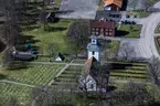 Flygfoto över Ramkvilla kyrka i Vetlanda kommun.