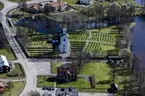 Flygfoto över Ramkvilla kyrka i Vetlanda kommun.