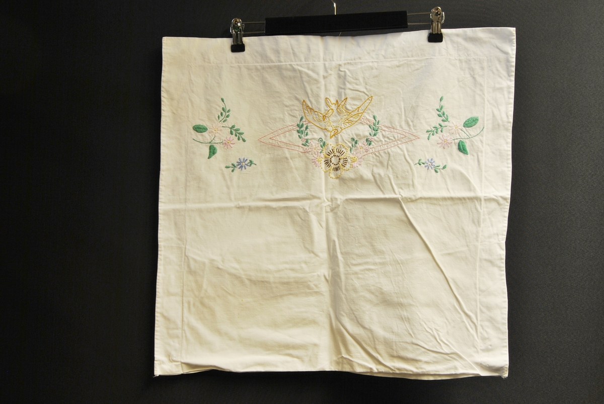 Kvadratisk  form. Broderi på forside.