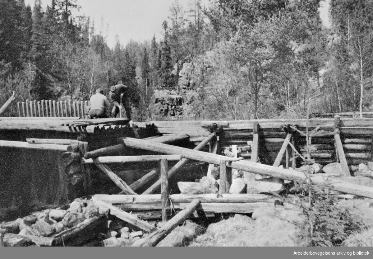 Tømmerfløtere ved Hullbekkdammen i Engerdal, 1949.