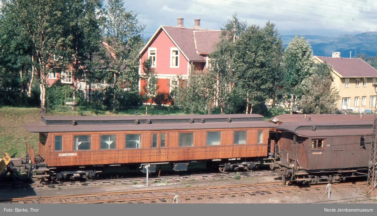 Sanitetsvogn Zuo 31 på Narvik stasjon