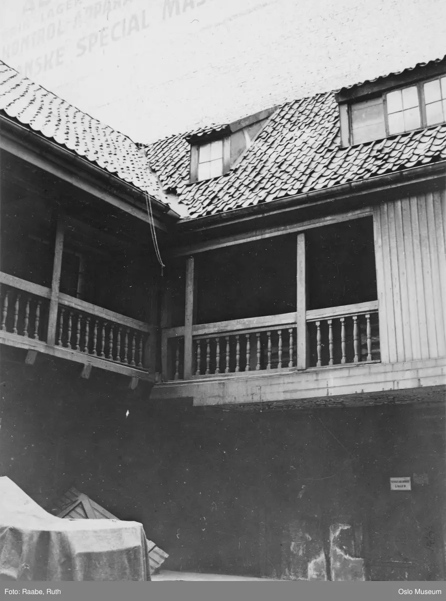 bygård, gårdsinteriør, svalgang