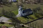 Flygfoto över Södra Solberga kyrka i Vetlanda kommun.