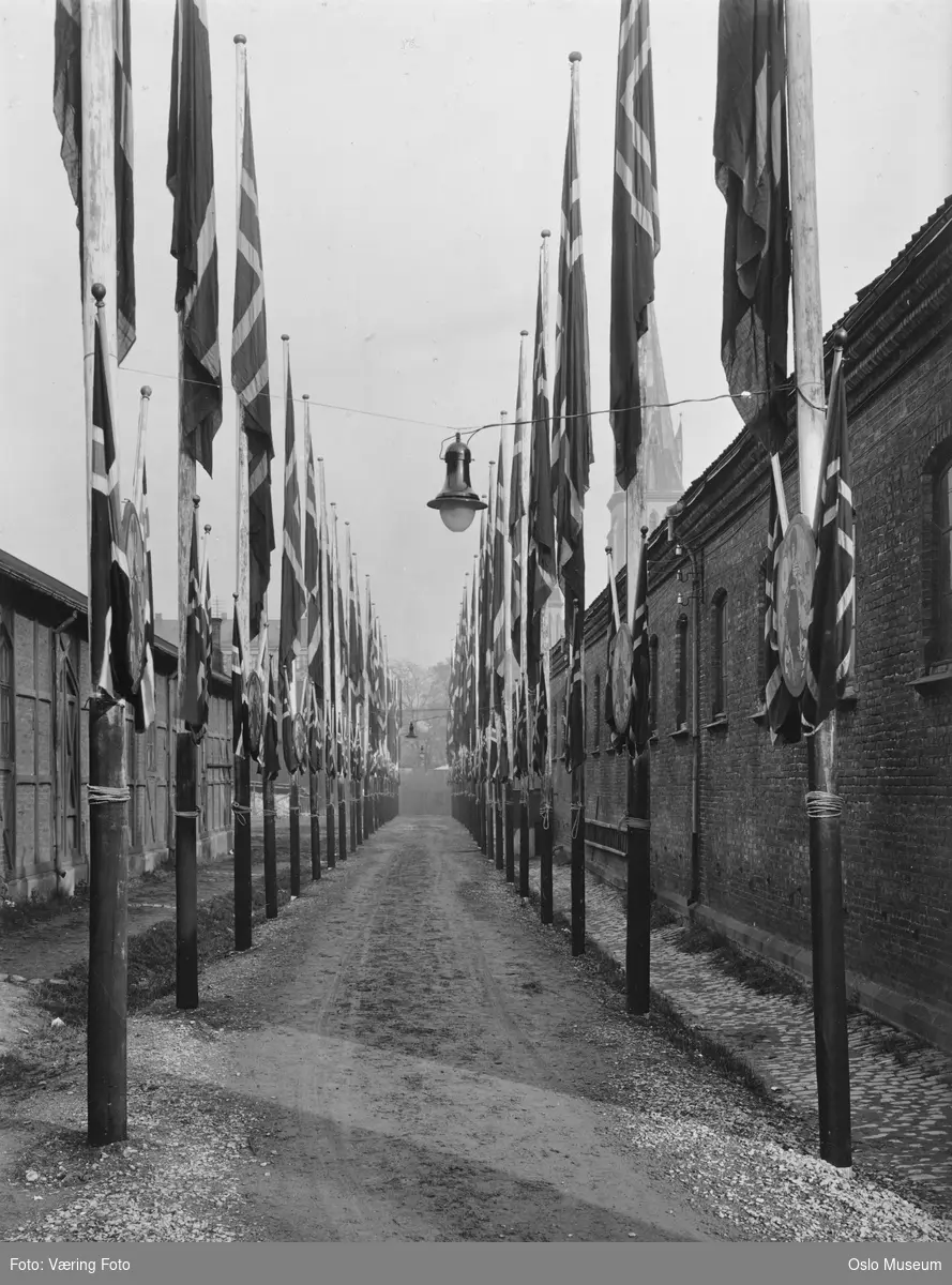 Jubileumsutstillingen på Akershus, flaggate