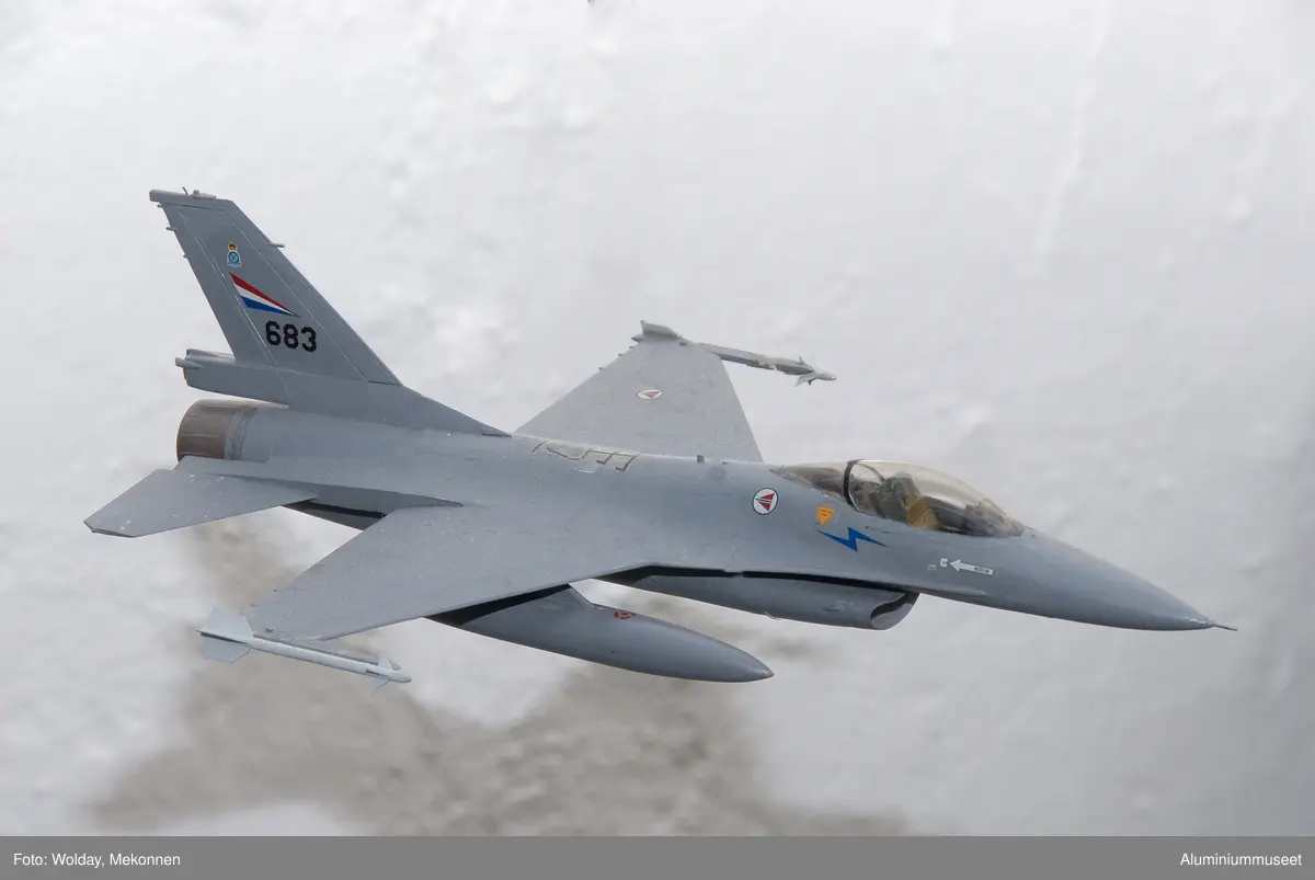 F-16 lekefly (byggesett)