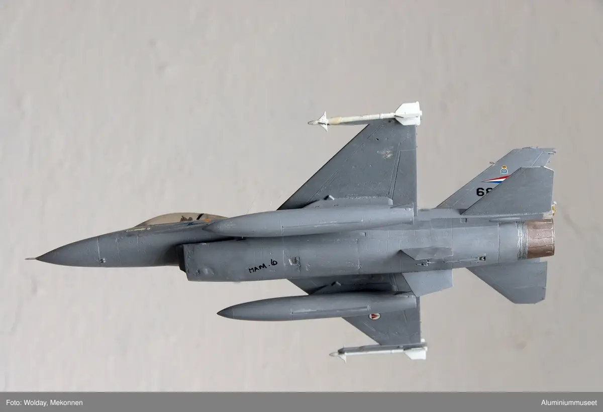 F-16 lekefly (byggesett)