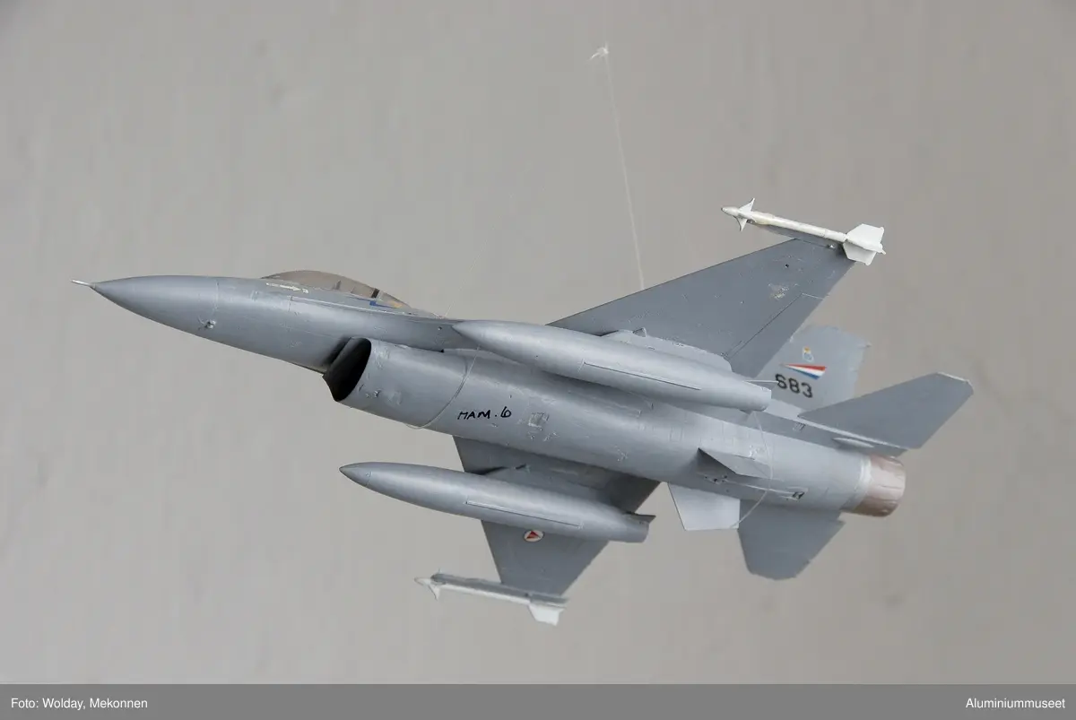 F-16 lekefly (byggesett)