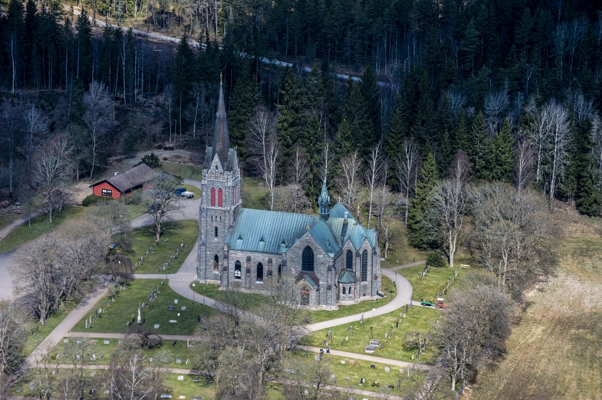 Flygfoto över Vallsjö kyrka i Sävsjö kommun.