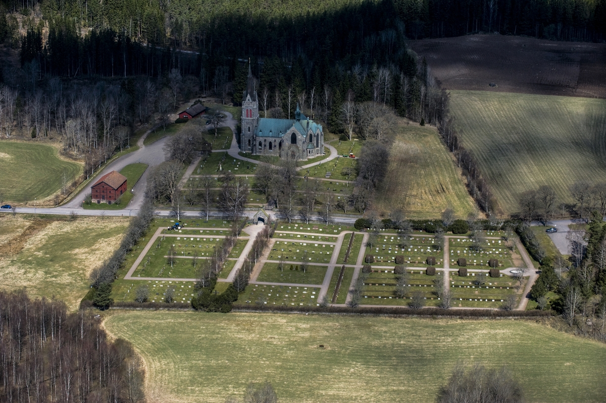 Flygfoto över Vallsjö kyrka i Sävsjö kommun.