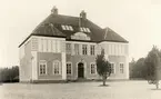 Linköpings småskoleseminarium. Fotografi i skolkatalog för åren 1924-1926. Utbildningsanstalten hade kommit i drift 1870 under ledning av folkskoleinstruktör J. G. af Geijerstam.