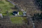 Flygfoto över Brahekyrkan på Visingsö.