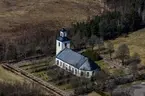 Flygfoto över Åkers kyrka i Vaggeryds kommun.