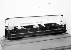 Modell av post- og reisegodsvogn til NSB litra DFo nr. 18166