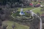 Flygfoto över Ökna kyrka i Vetlanda kommun.