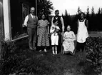 Hos Kersti och Lars på Torp, Mjönäsheden i Norra Ny, Från vänster: Folkskollärare Gotthard Kårberger, Fru Lydia Kårberger, pojken med katten Per Kårberger, Lars, Kersti, Rut(syster till Lydia Kårberger).