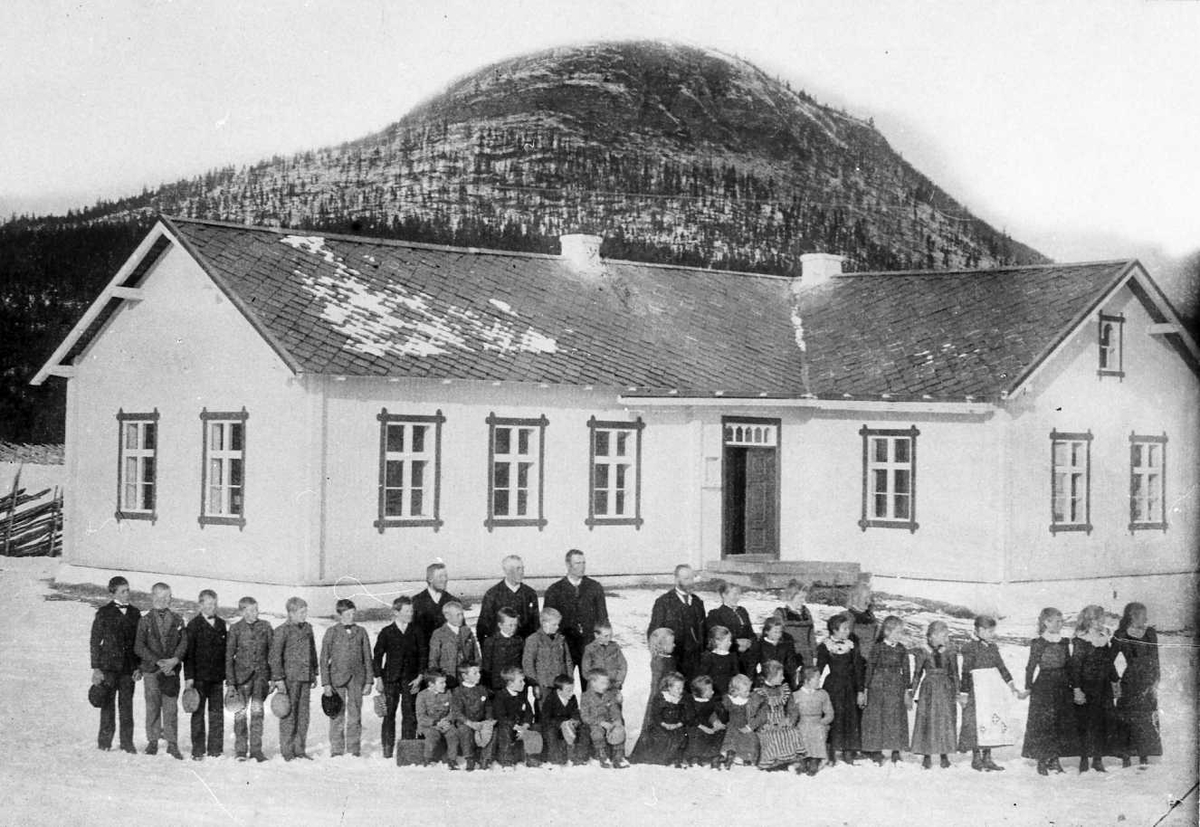 Skoleklasse ved Grimsbu skole. 