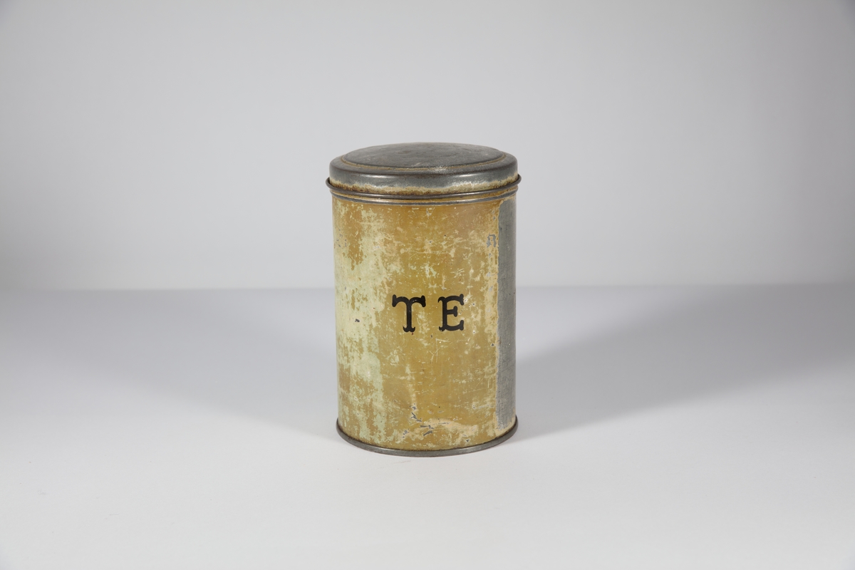 En pose med emballasjer til ulike typer mel, sjokolader, havregryn etc.