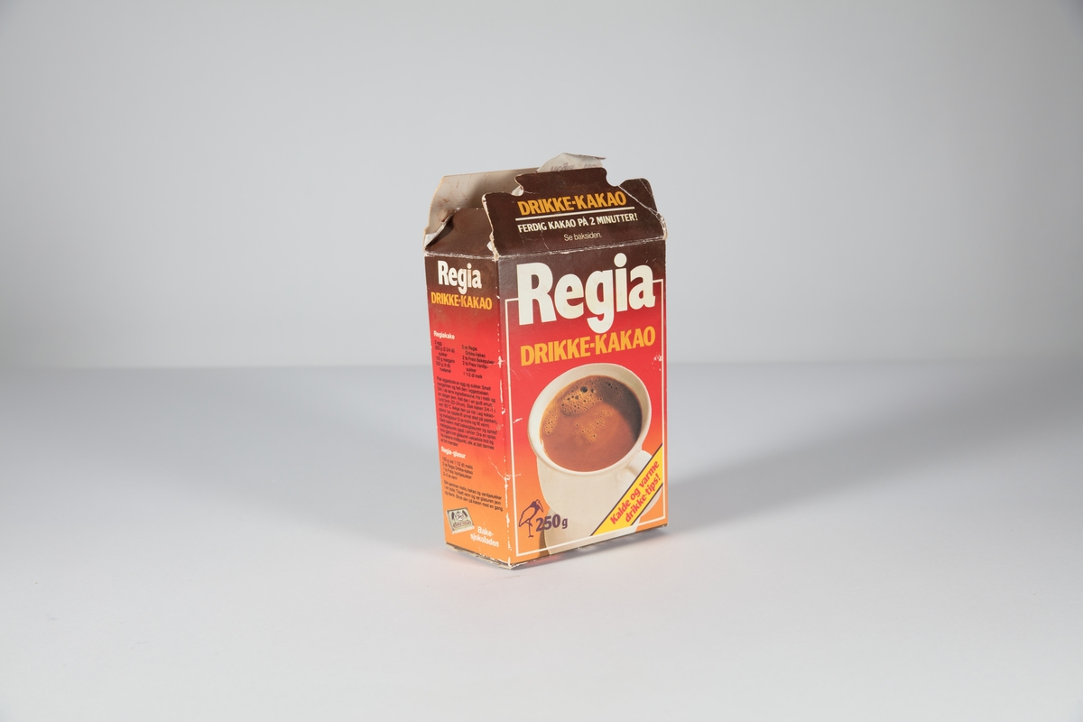 En pose med emballasjer til ulike typer mel, sjokolader, havregryn etc.