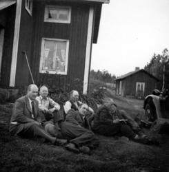 Från vänster: 
Bror Finneskog red för tidskriften Finnbygden