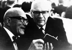 President Kekkonen intervjuar Sigurd Bograng om värmlandsfinska ortnamn vid banketten på Statshotellet i Karlstad 16/6 1967, efter monumentinvigningen.