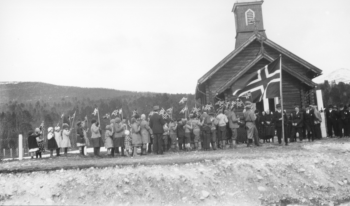 Syttende mai, Flagg, Kirke