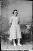 Ateljeporträtt - Greta Andersson från Gimo, Skäfthammar socken, Uppland 1922