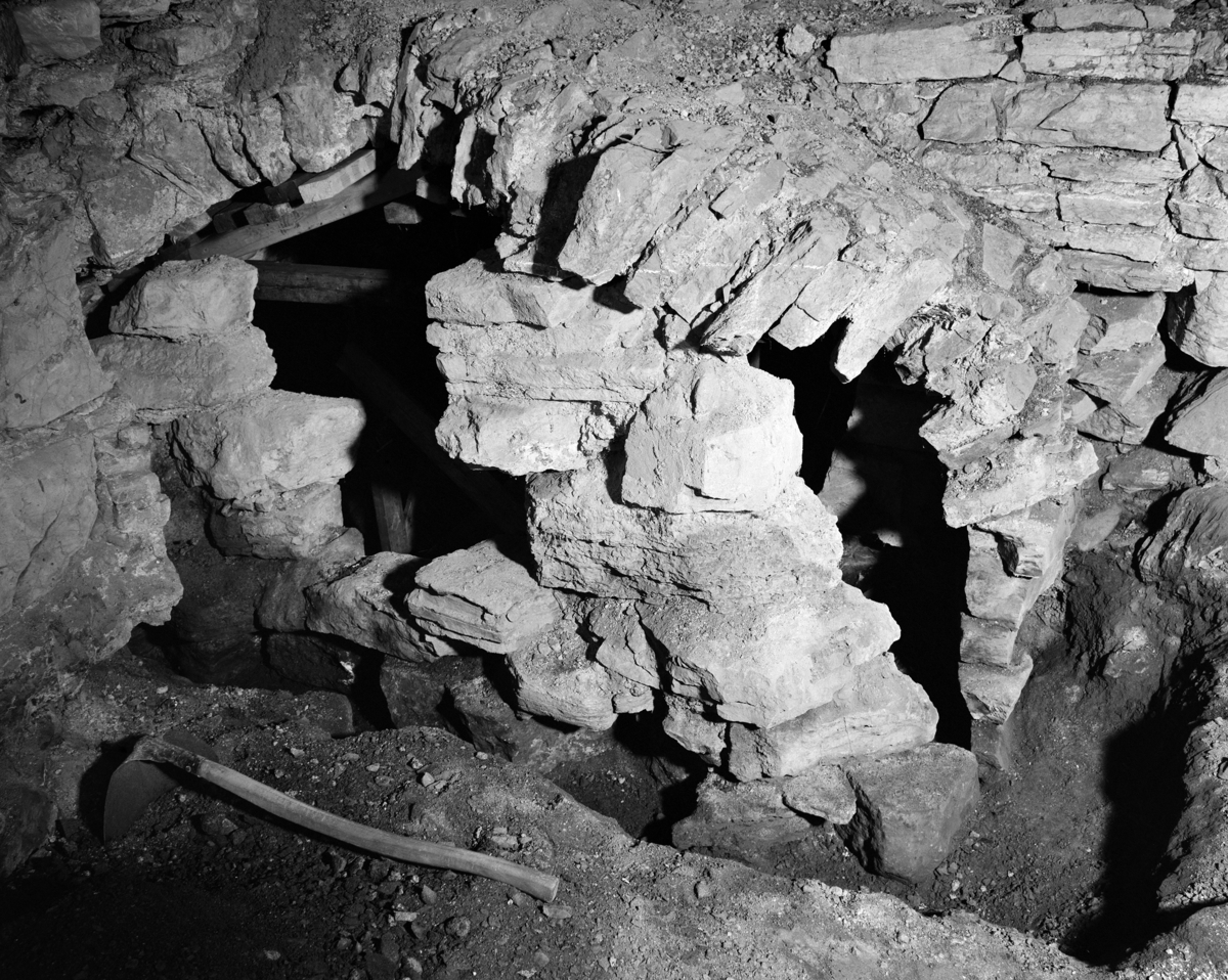 Hamar bispegård. Hvelvkjeller ved vestre ringmur før konservering. Storhamarlåven, B-bløy.