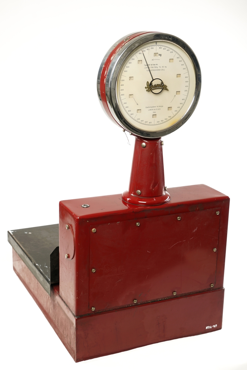 Vekt for veiing av varer fra 700 g til 50 kg. Av fabrikat: Schember. Eneimportør av denne vekten var Liberg & Co. i
Oslo.
Typenr.: 105 - 16. Babrikasjonsnr.: 22461/55.