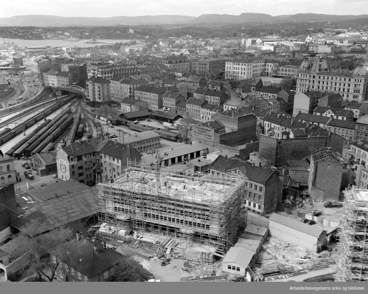 Vestre Vika sett fra Rådhuset. Mai 1958